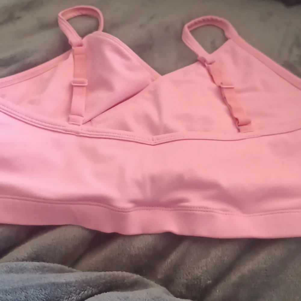 Fabletics Sports Bra - Picture 5 of 12